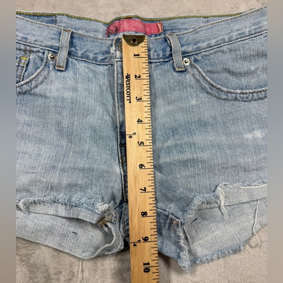 Vintage Levi’s Boyfriend 100% Cotton Worn In Light Blue Denim Shorts Size 5 - Picture 13 of 16
